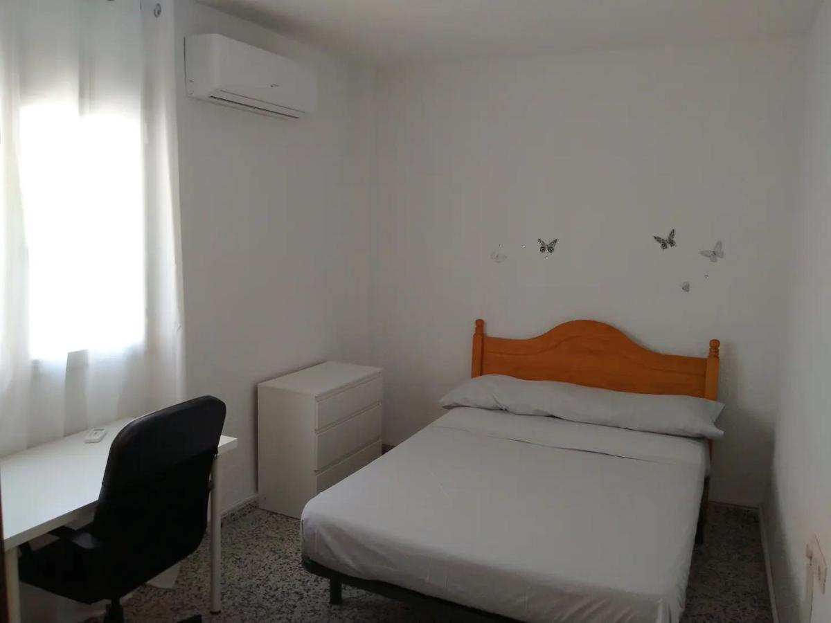 Apartamento 3 Dormitorios Frente A Hospital De Traumatologia Granada Exterior foto